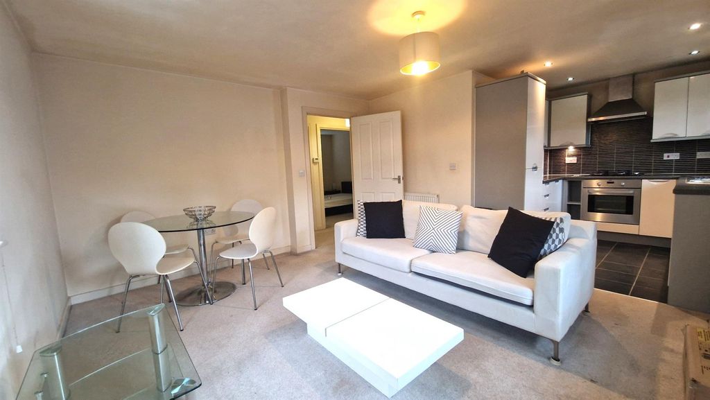 Property photo 2 of 9 Lounge Gilson Place .Jpg