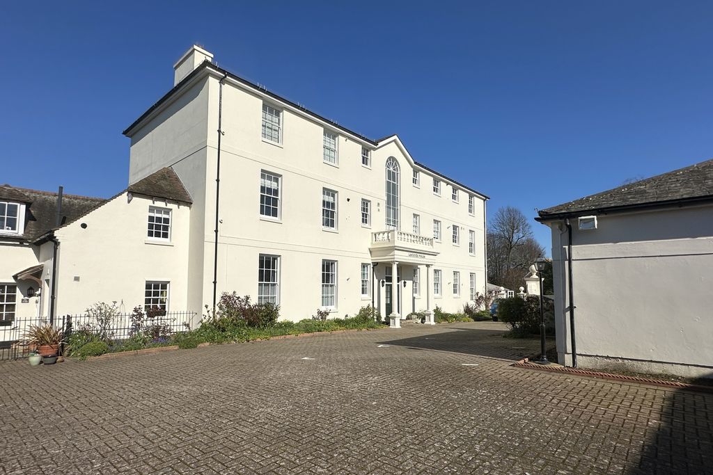 Property photo 1 of 14 Photo 9