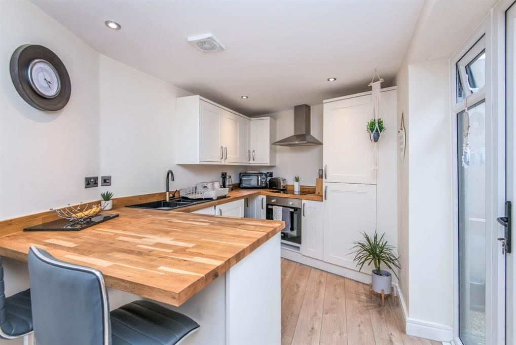 Property photo 2 of 10 Kitchen