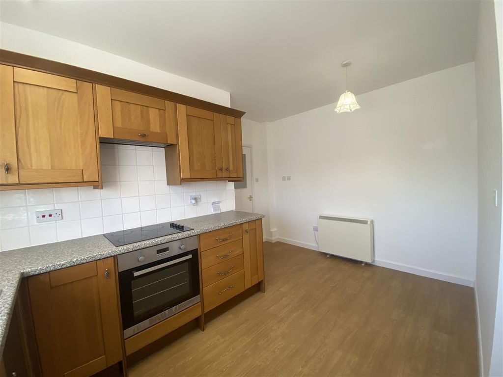 Property photo 3 of 9 Kitchen/Breakfast Area