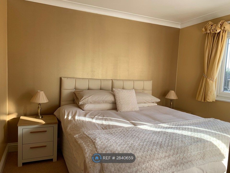 Property photo 2 of 15 Bedroom