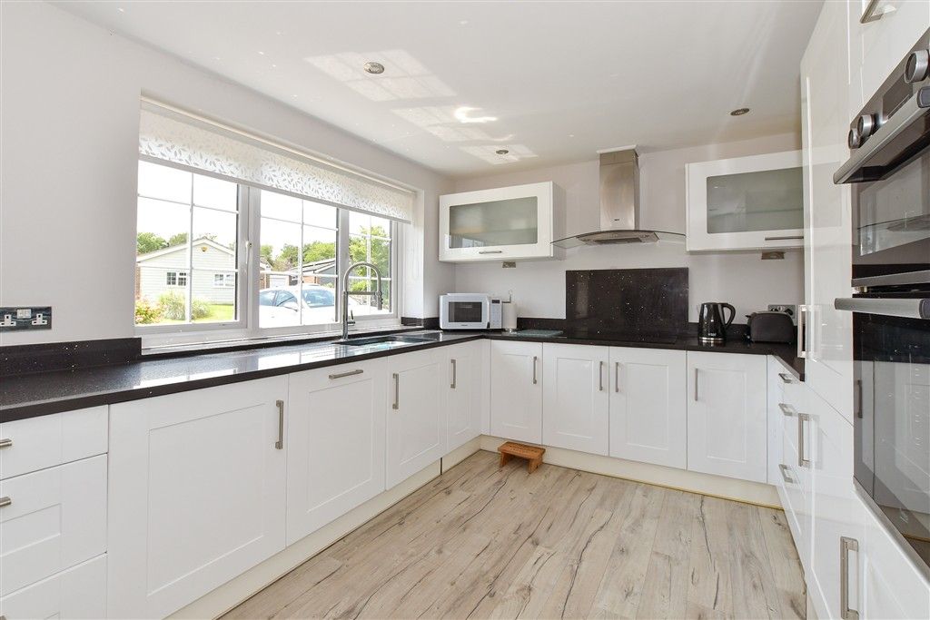 Property photo 2 of 14 Kitchen