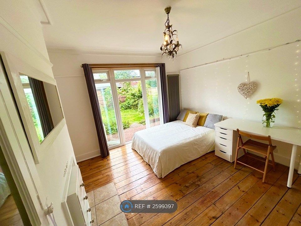 Property photo 3 of 7 Double Bedroom 2