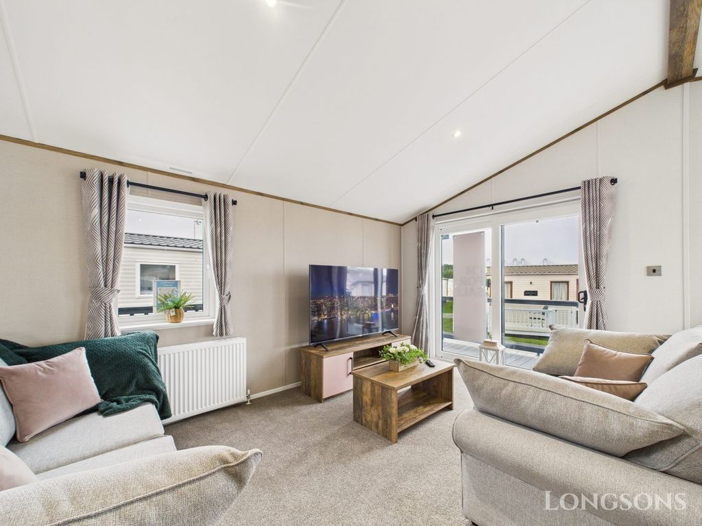 Property photo 2 of 19 Cam02173G0 Pr0327 Still063