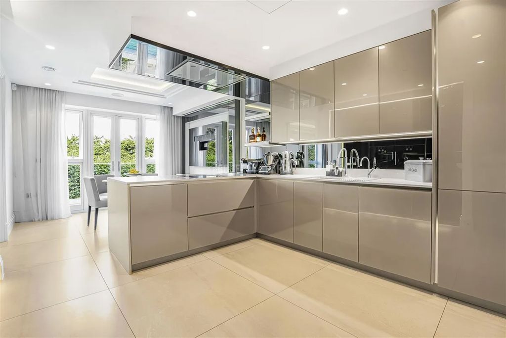 Additional image 8 of 3 bed flat to rentCockfosters Road, Hadley Wood EN4