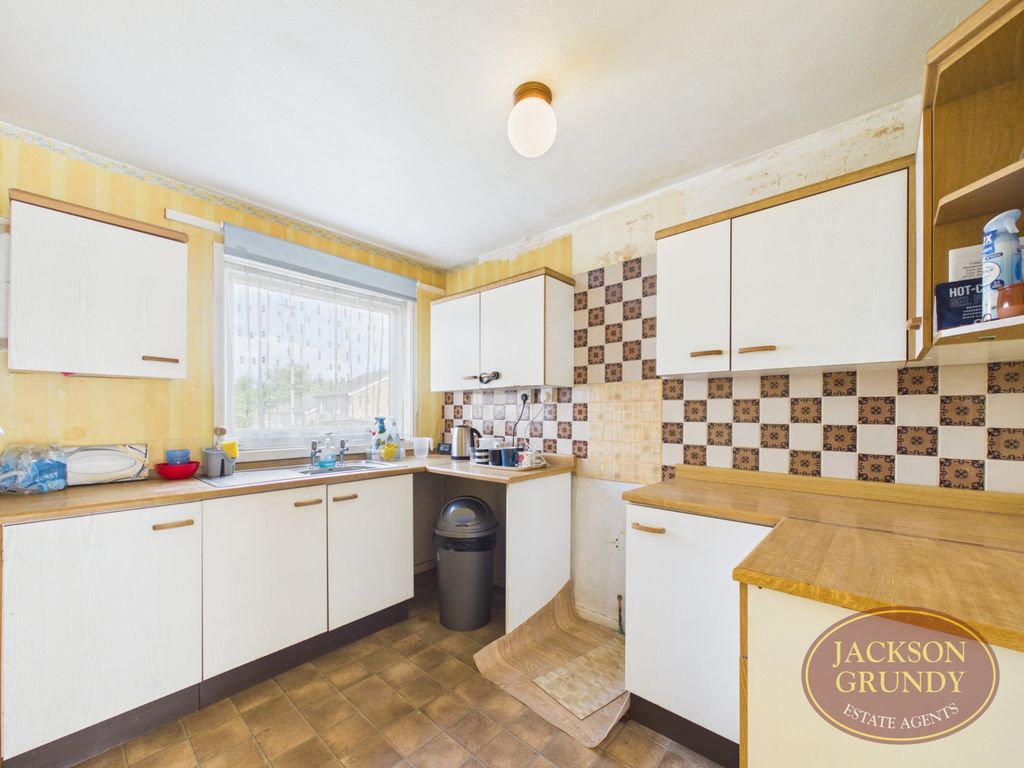 Property photo 2 of 16 North Holme Court