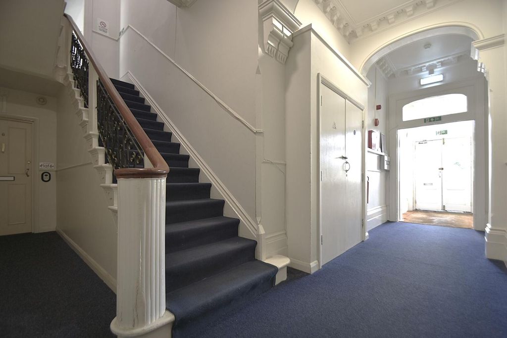 Property photo 2 of 8 Hallway