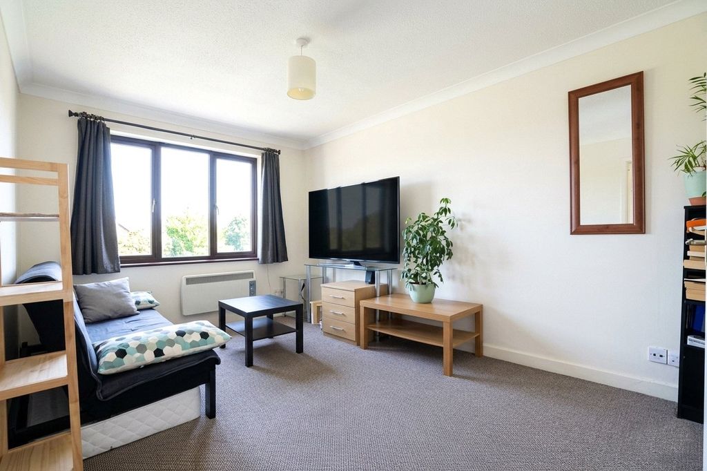 Property photo 2 of 7 Picture No. 12