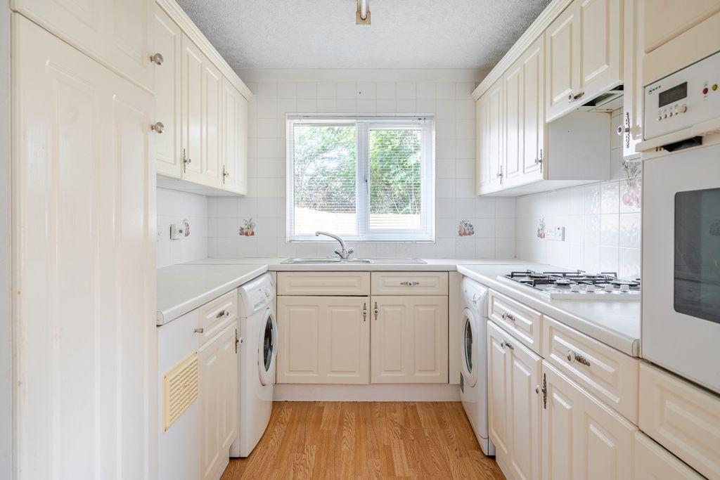 Property photo 3 of 16 1357046-14-68E8F39d77d80