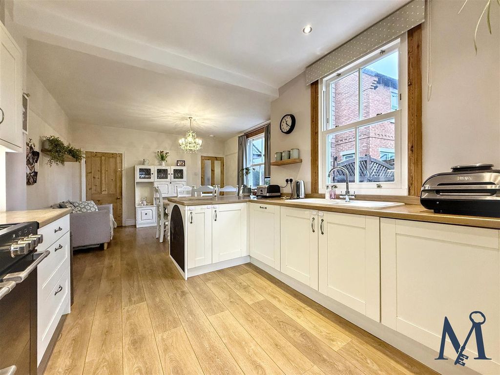 Property photo 3 of 22 Kitchen