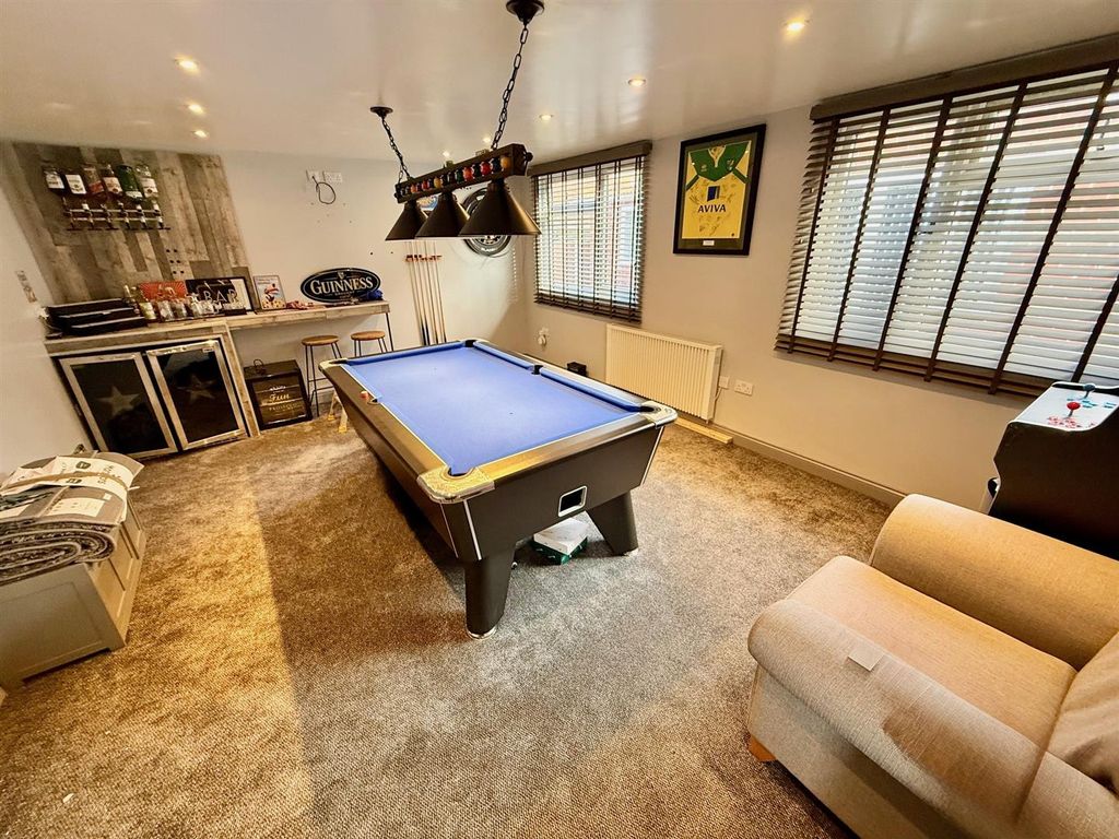 Property photo 3 of 26 Games Room
