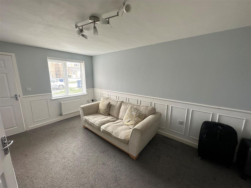 Property photo 3 of 11 Lounge 2.Jpg