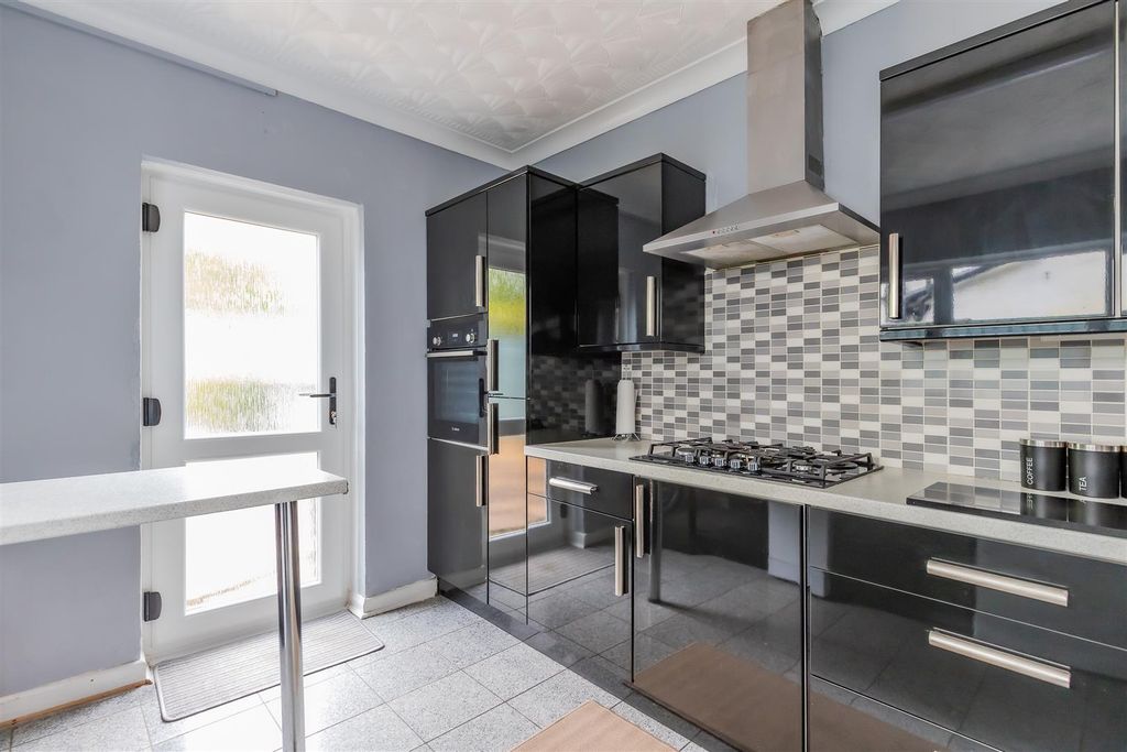Property photo 3 of 17 26 (5 Of 21).Jpg
