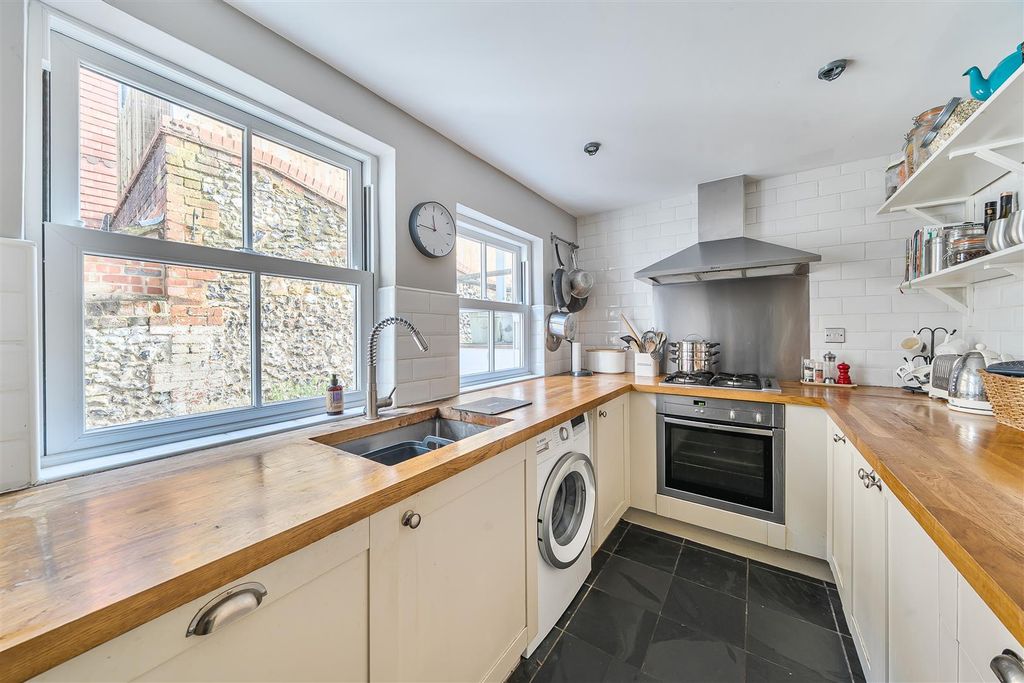 Property photo 3 of 30 Kitchen