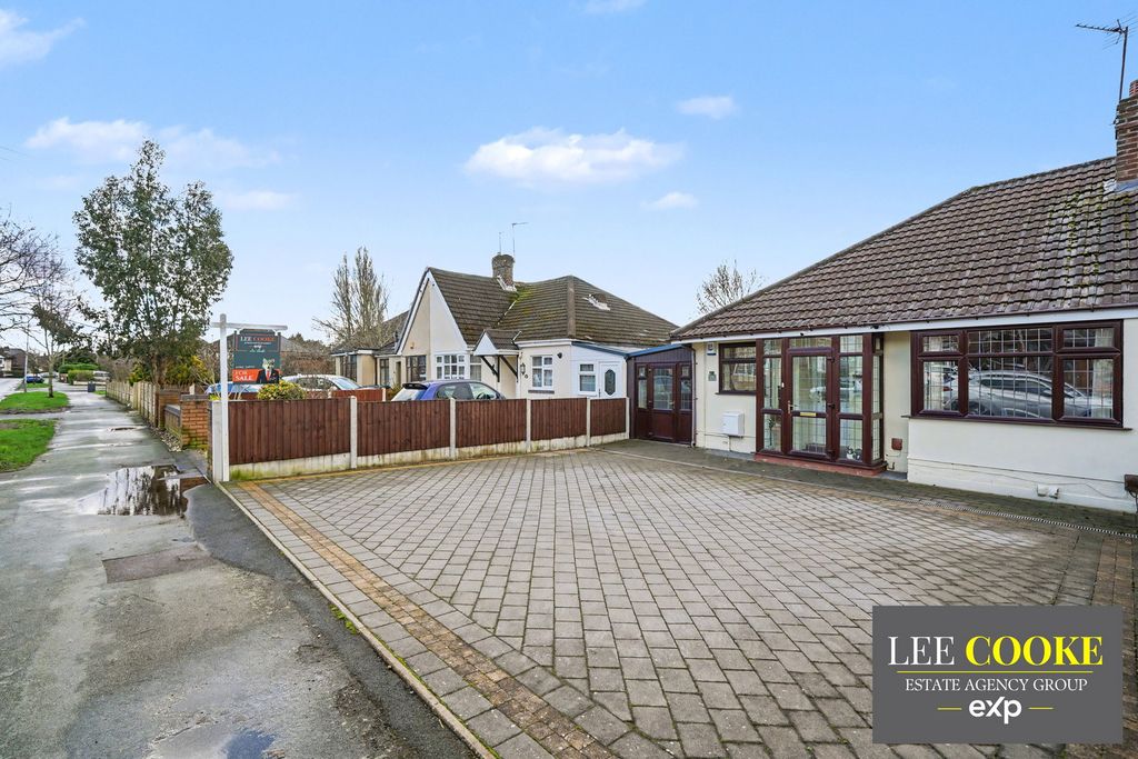 Property photo 2 of 33