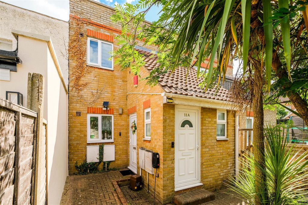 Property photo 1 of 12