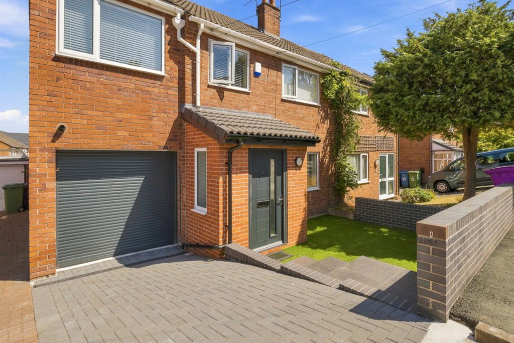 Property photo 3 of 43