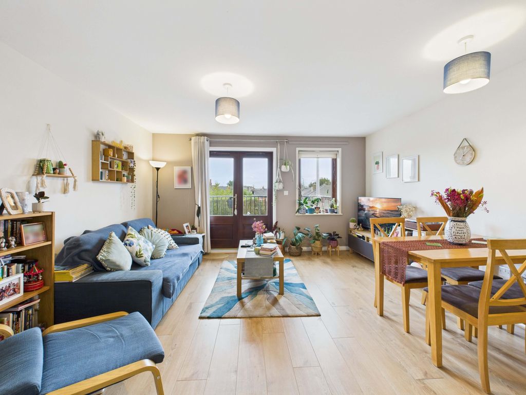 Property photo 1 of 12 Cam04370G0-Pr0054-Still021.Jpg