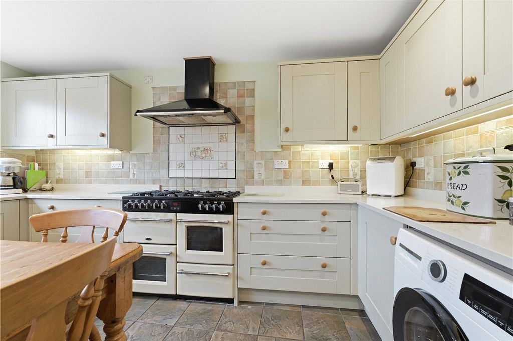 Property photo 3 of 17 Picture No. 11
