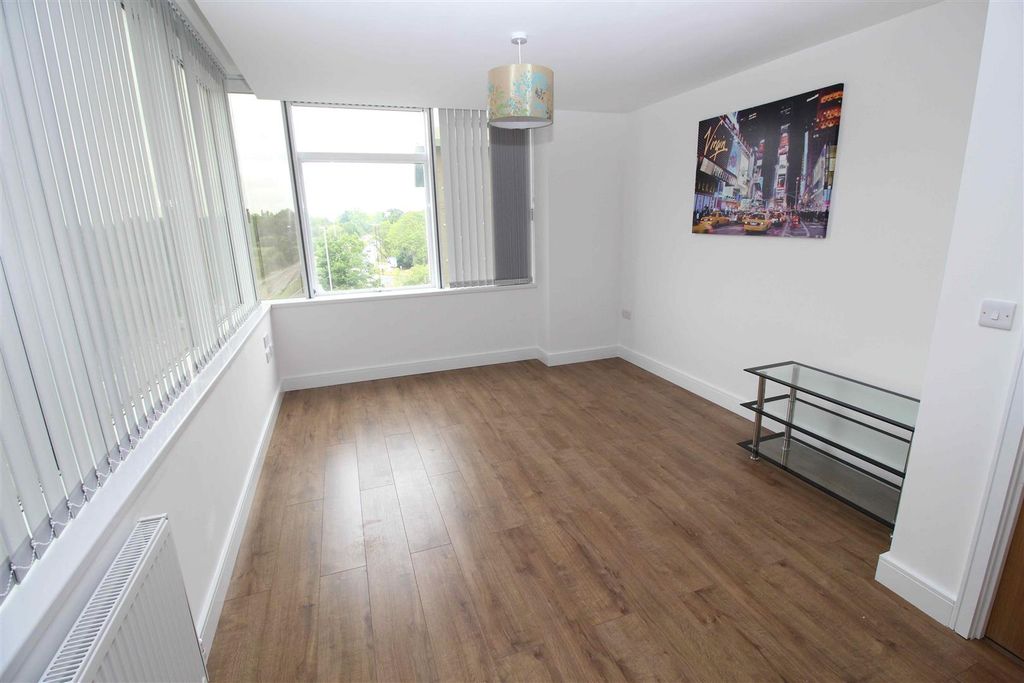 Property photo 3 of 8