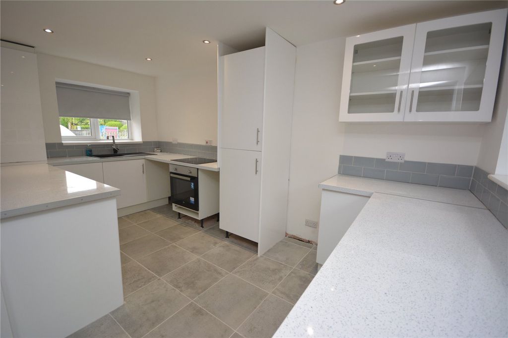 Property photo 2 of 9 Kitchen