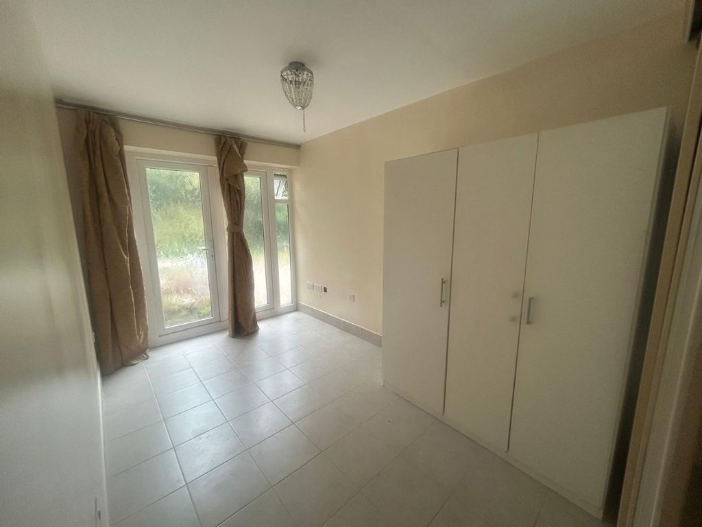 Property photo 2 of 9 4135792