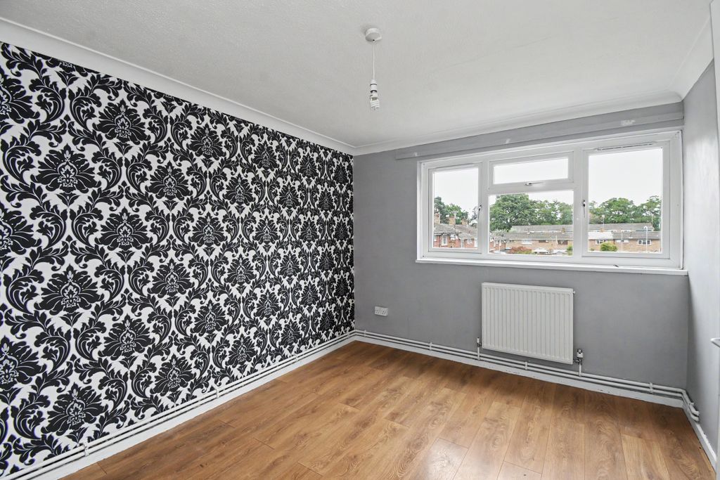 Property photo 2 of 13 Flat 9 Boulters House, Uffington Drive, Bracknell, Berks, Rg12 9Jy