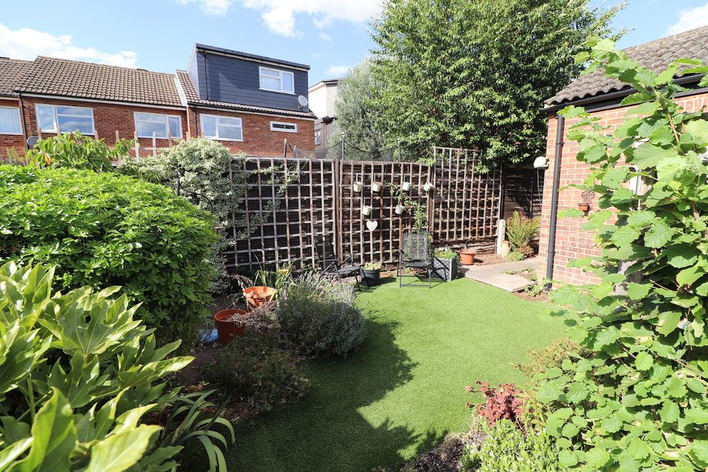 Property photo 2 of 11 Picture No. 19
