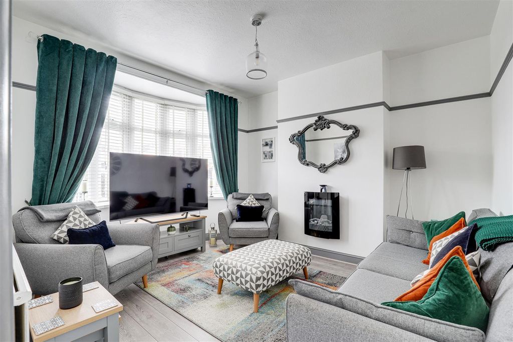 Property photo 2 of 21 7368.Jpg