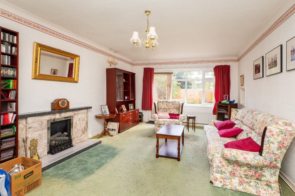 Property photo 2 of 17 Lounge