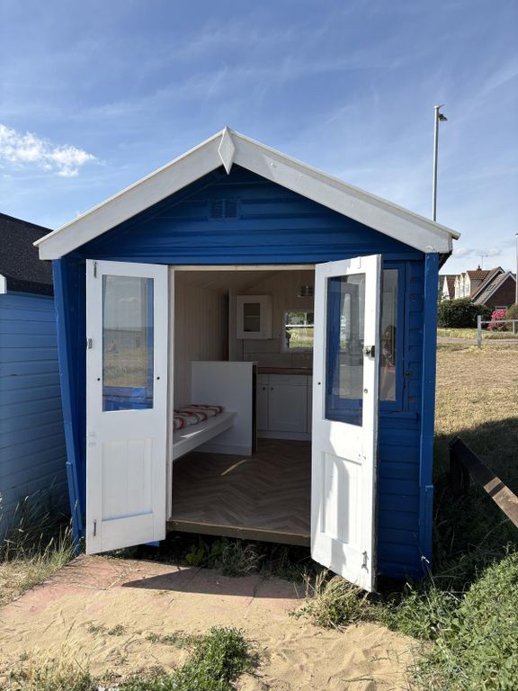 Property photo 1 of 7 Beach Hut For Sale