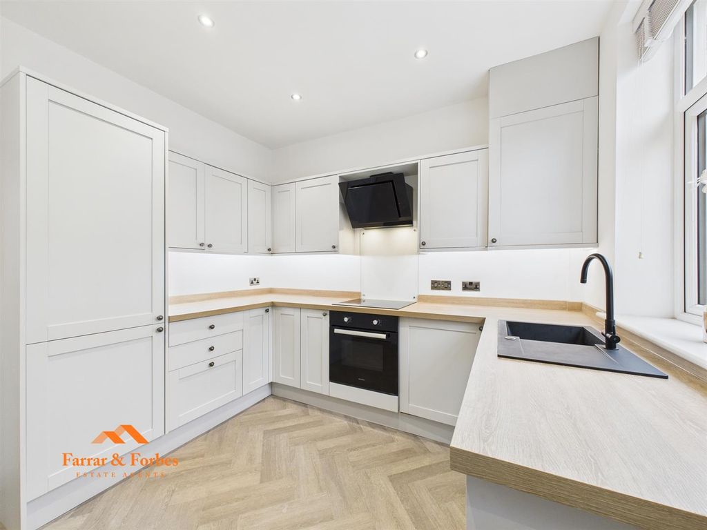 Property photo 3 of 21 Cam03956G0-Pr0167-Still006.Jpg