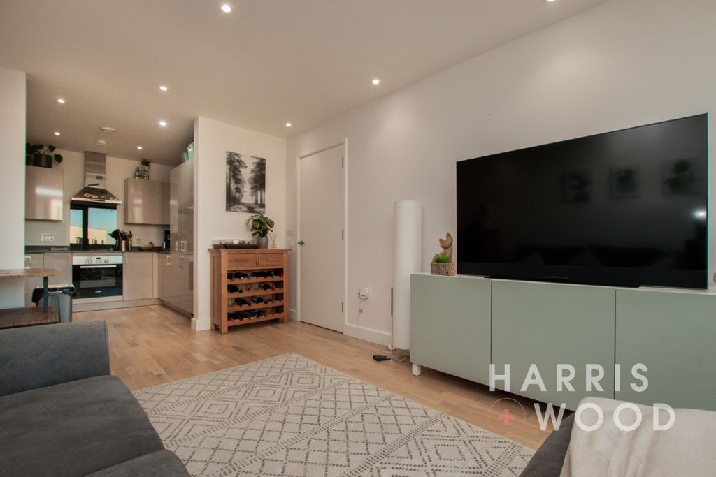 Property photo 2 of 20 3974604