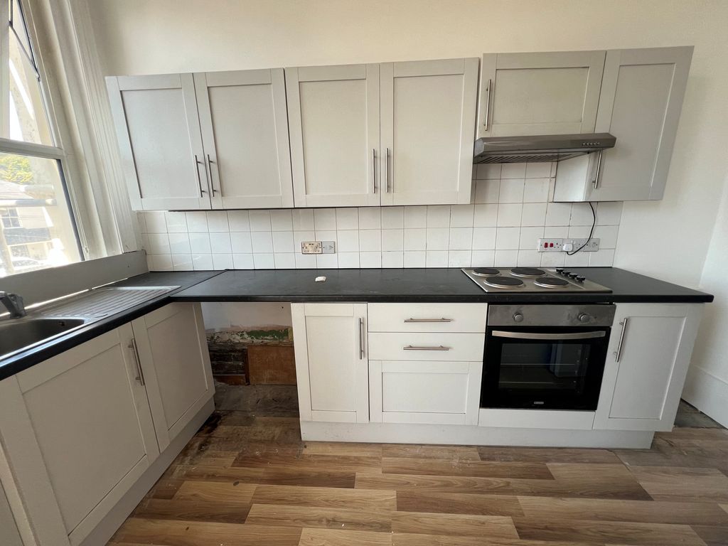 Property photo 2 of 5 Kitchen