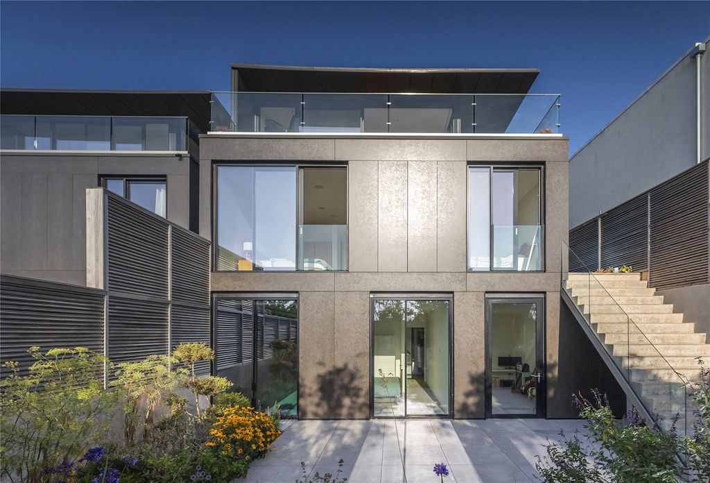 Property photo 1 of 22 Rear