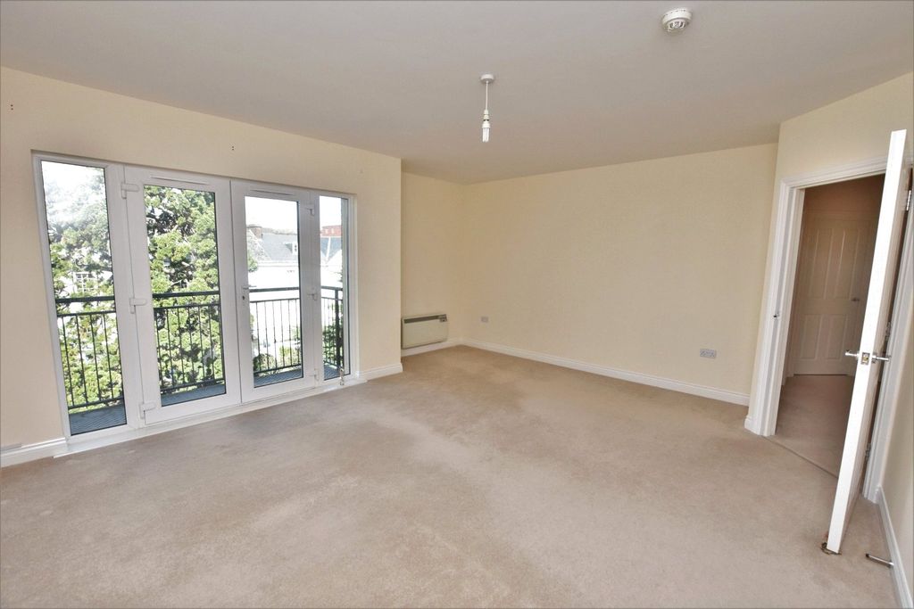 Property photo 3 of 16 Living Room