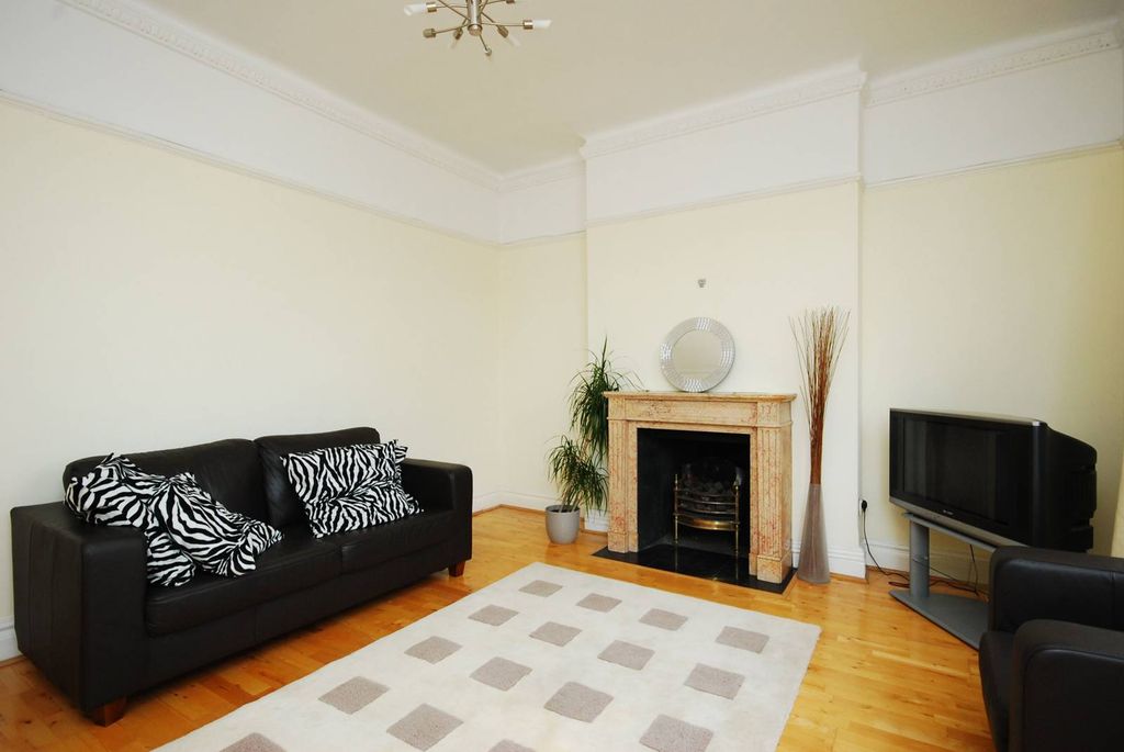 Property photo 3 of 9