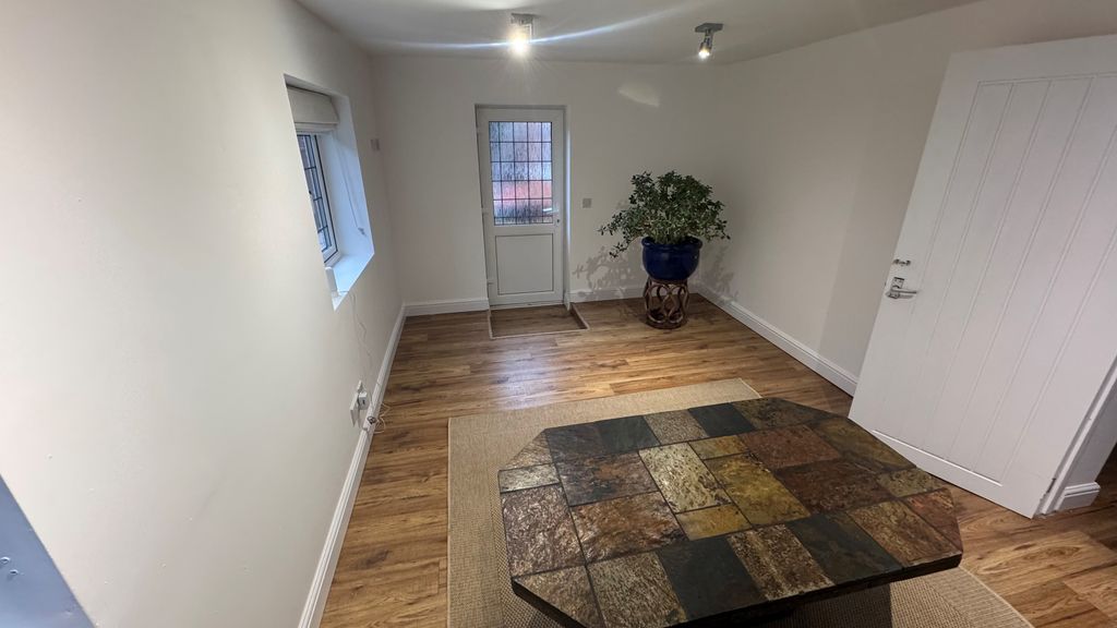 Property photo 3 of 6 Living Room