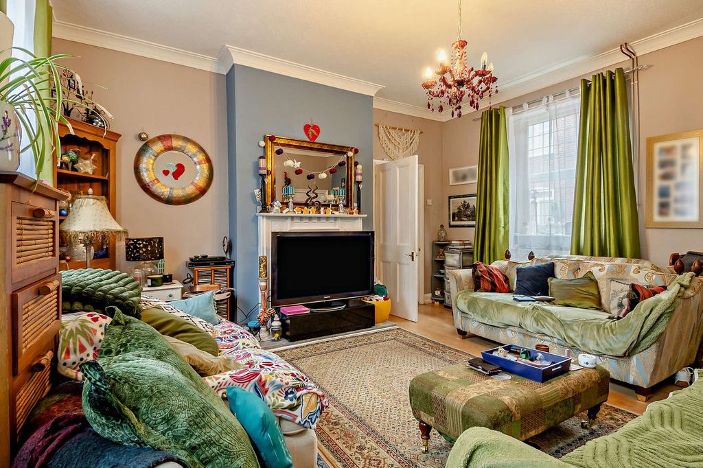 Property photo 3 of 18