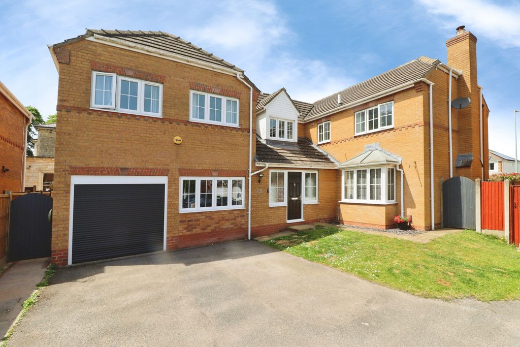 Property photo 1 of 32