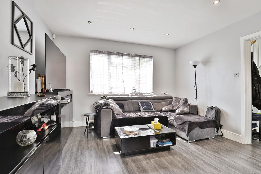 Property photo 3 of 19 Pbox-Img.Jpg