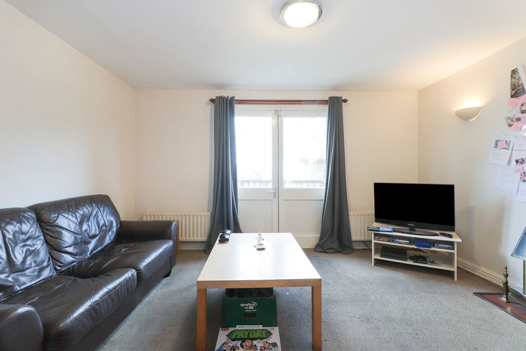 Property photo 2 of 20 Living Room