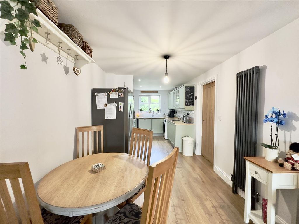 Property photo 3 of 21 4