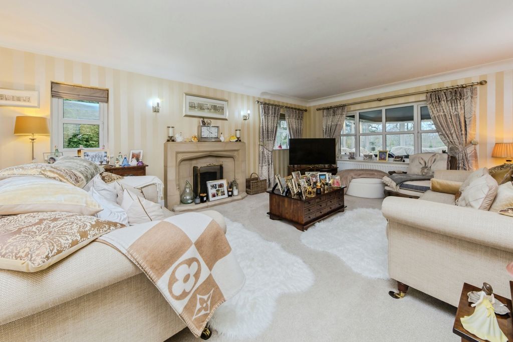 Property photo 2 of 23 Lounge