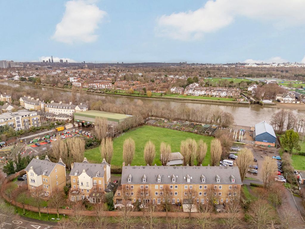 Property photo 2 of 15 Exterior