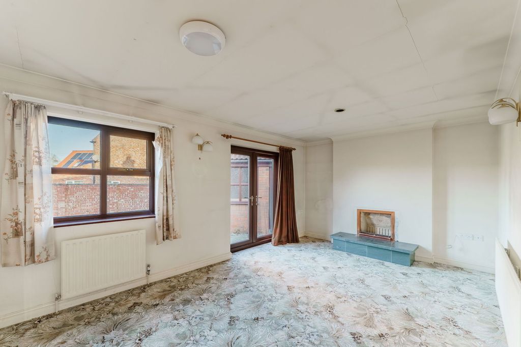 Property photo 2 of 26