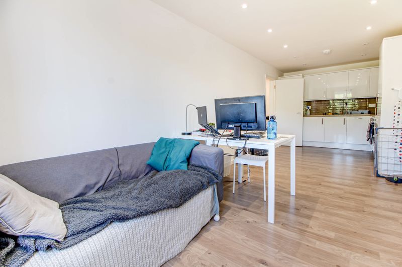 Property photo 3 of 9 Photo 6