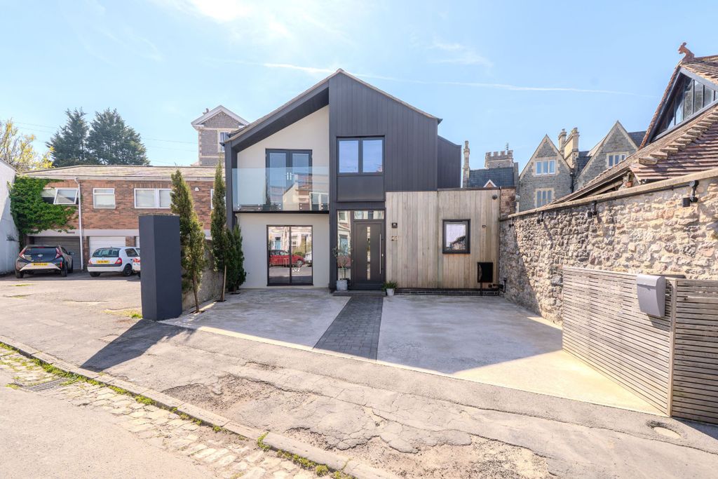 Property photo 1 of 59