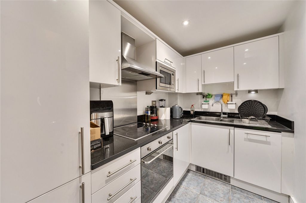 Property photo 3 of 12 Kitchen