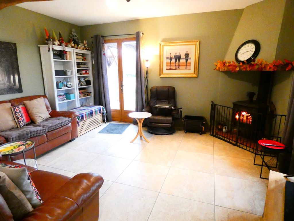 Property photo 2 of 18